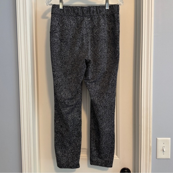 Lululemon 6 On the Fly Pant 28” Gray Ankle Lounge Casual Pants - Picture 3 of 10